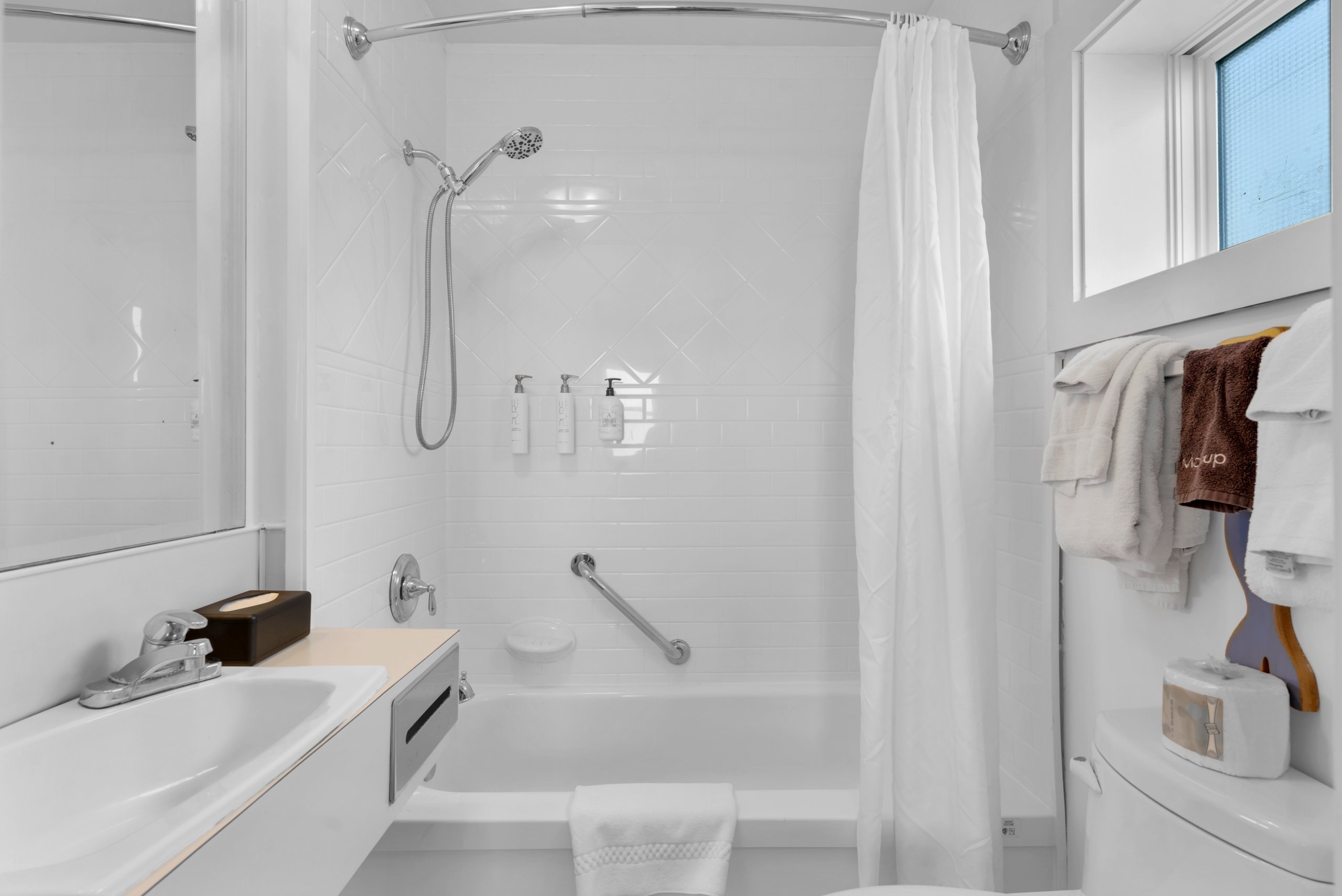 Ocean Lodge Bathroom