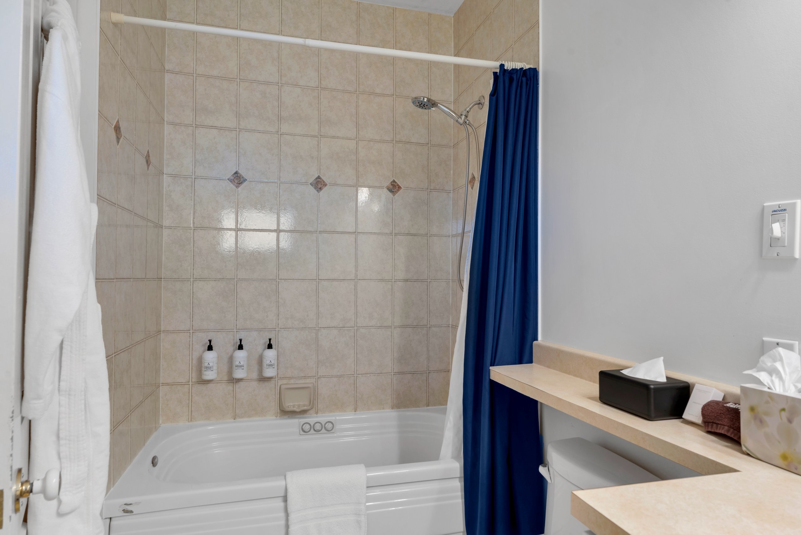 Tidewatch Bathroom with Tub - Summer 2025