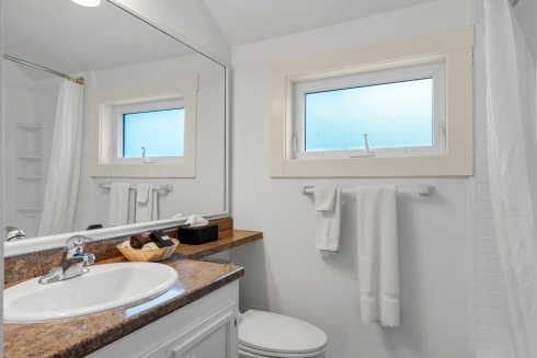 Riverview Cottage 136 Bathroom with Sink