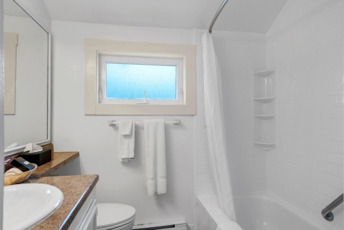 Riverview Cottage 136 Bathroom with Shower