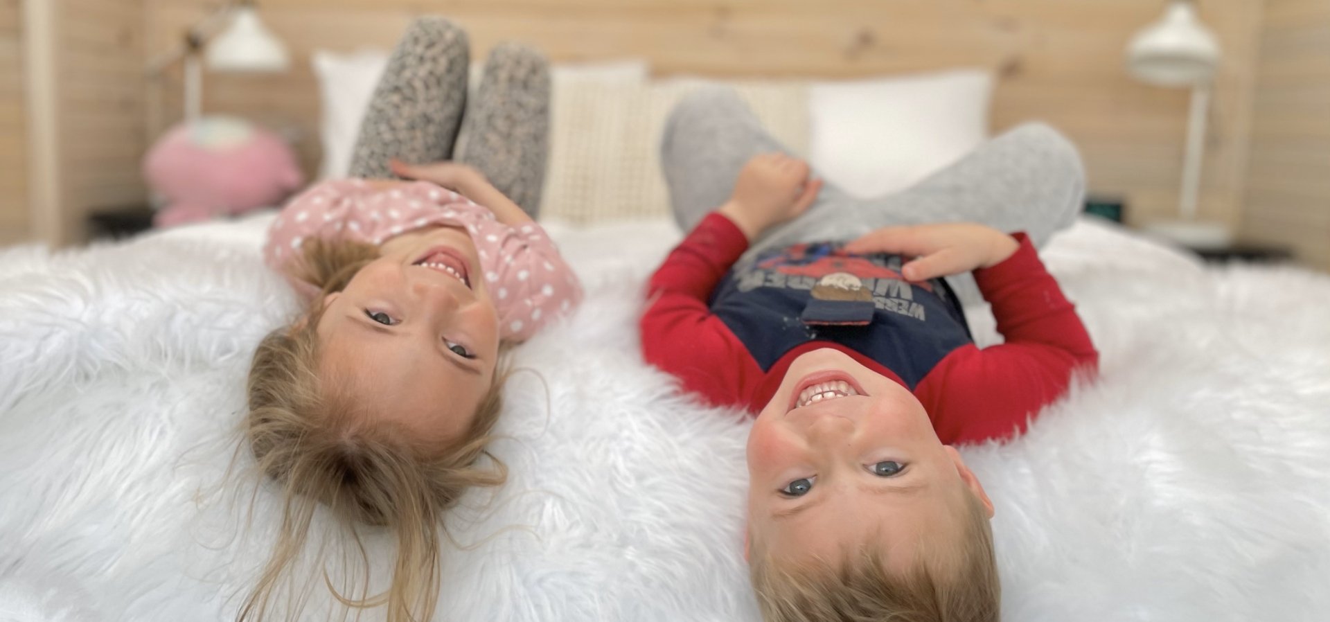 Kids on the bed in a glome