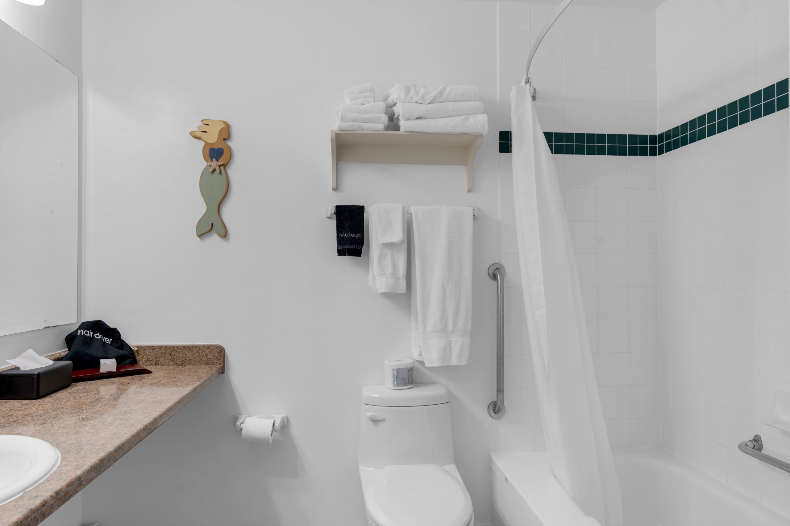 White Point Guestrooms Bathroom Shower Summer 2025