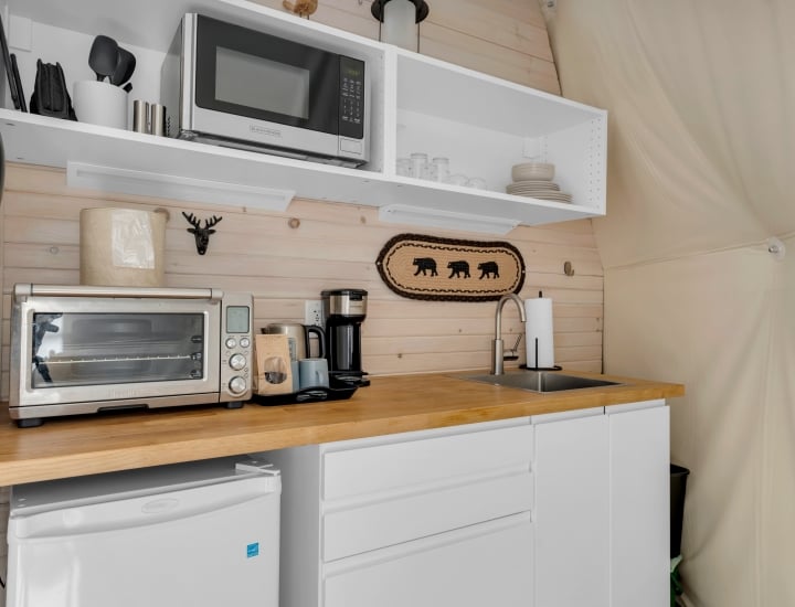 kitchenette in a White Point Beach Resort glome