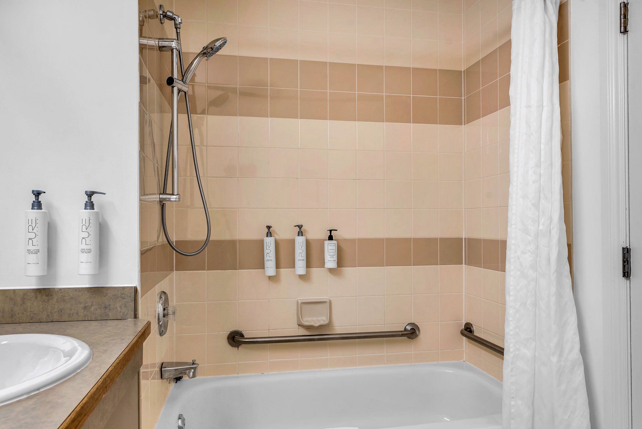 Lakeside Retreat Guest Room interior