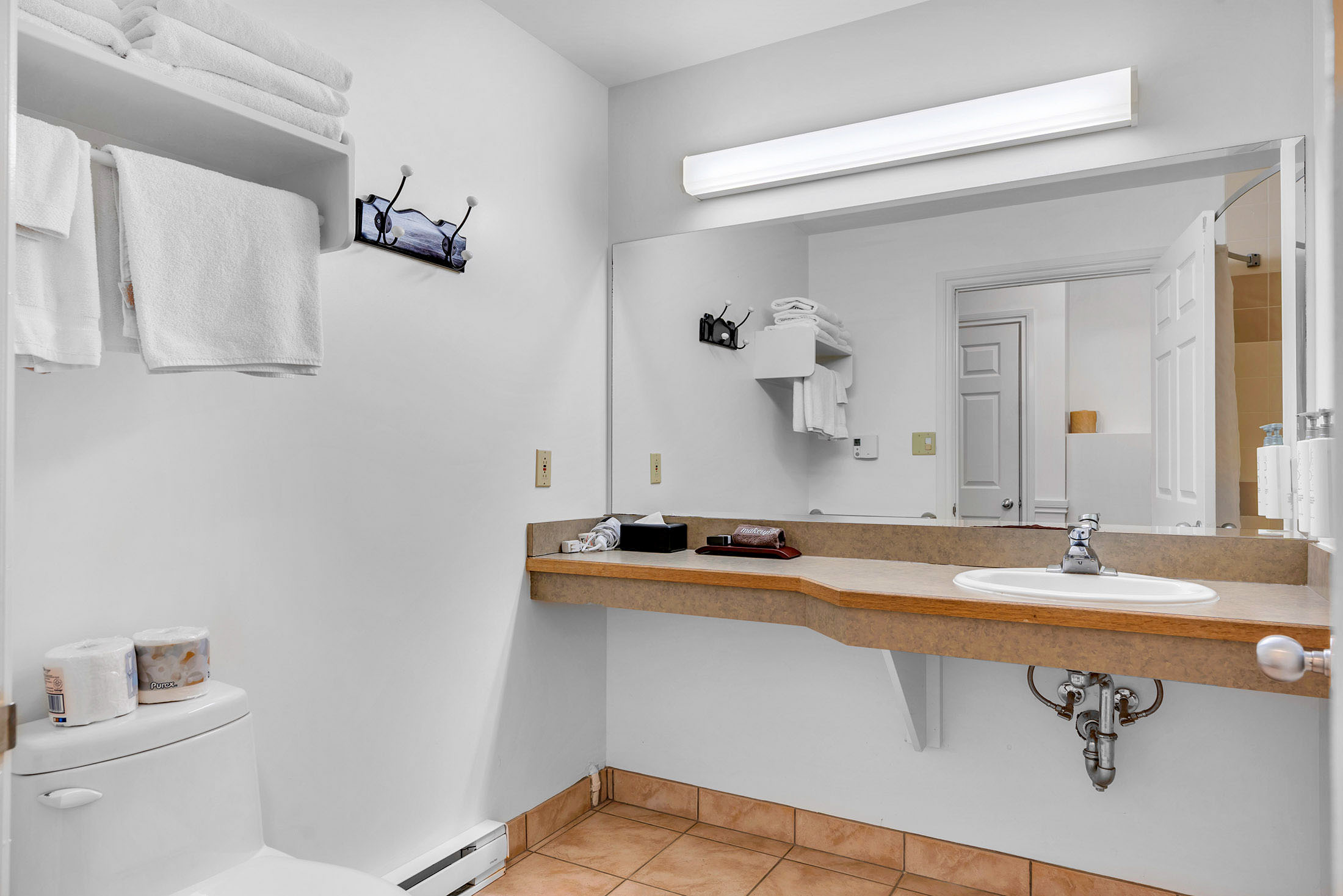 Lakeside Retreat Guest Room Exterior