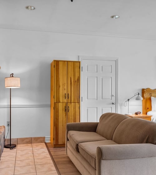 Lakeside Retreat King Room interior