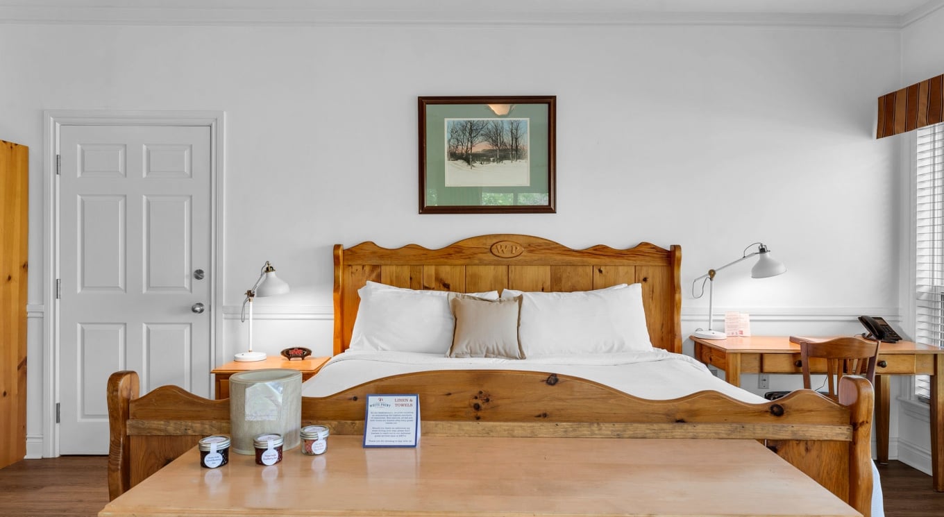 Lakeside Retreat King Room interior