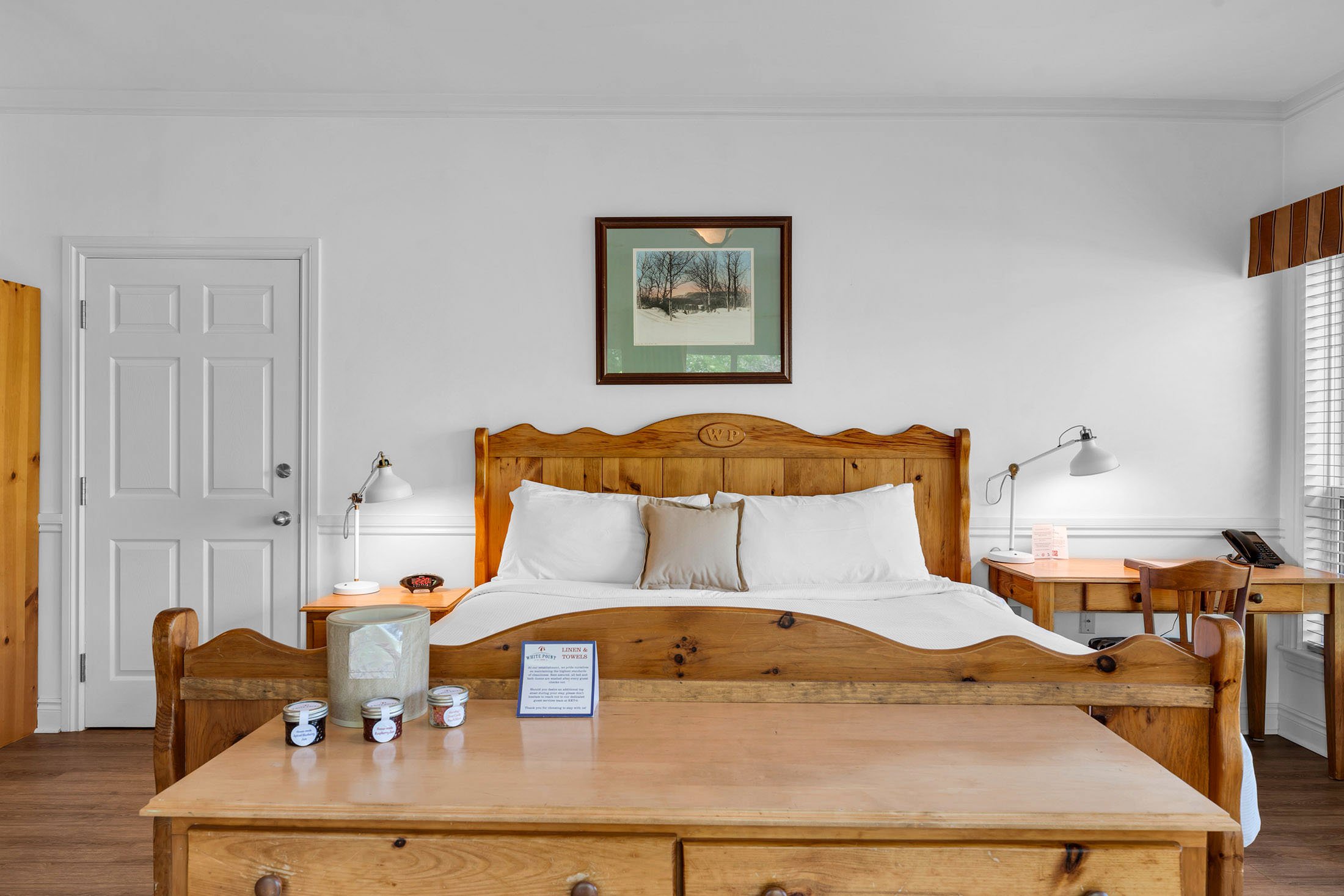 Lakeside Retreat King Room interior