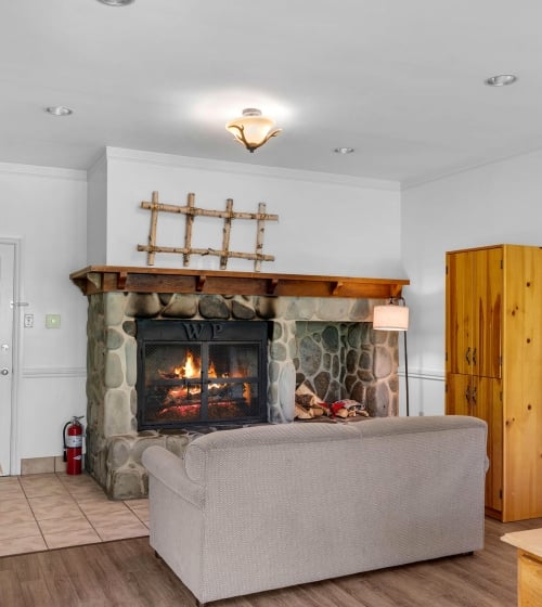 Lakeside Retreat King Room interior