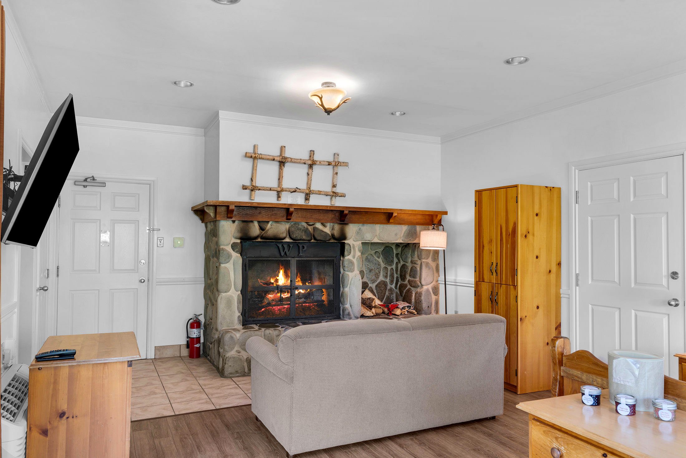 Lakeside Retreat King Room interior