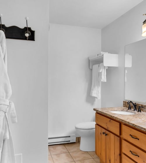 Lakeside Retreat King Room interior