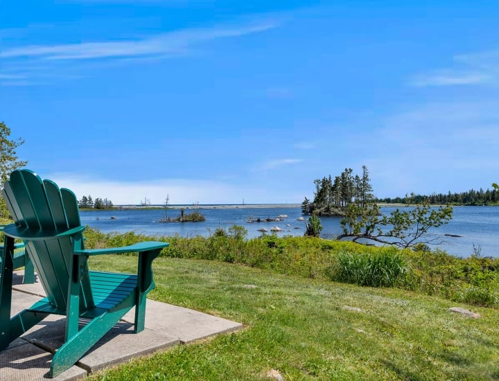 Lakeside Retreat Guest Room Exterior