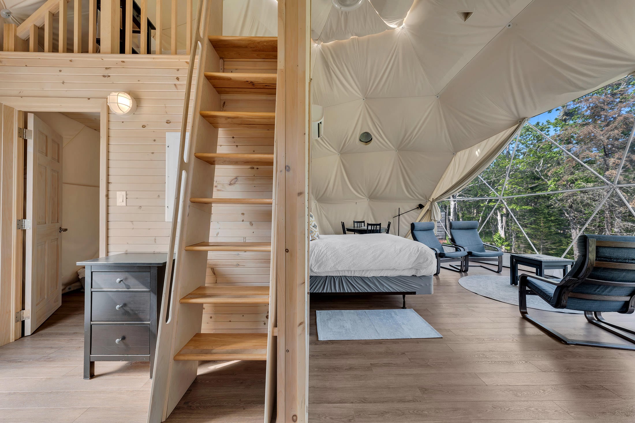 Whitepoint Super Glome Interior