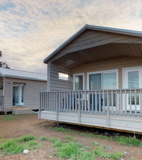 Whitepoint Executive King Exterior