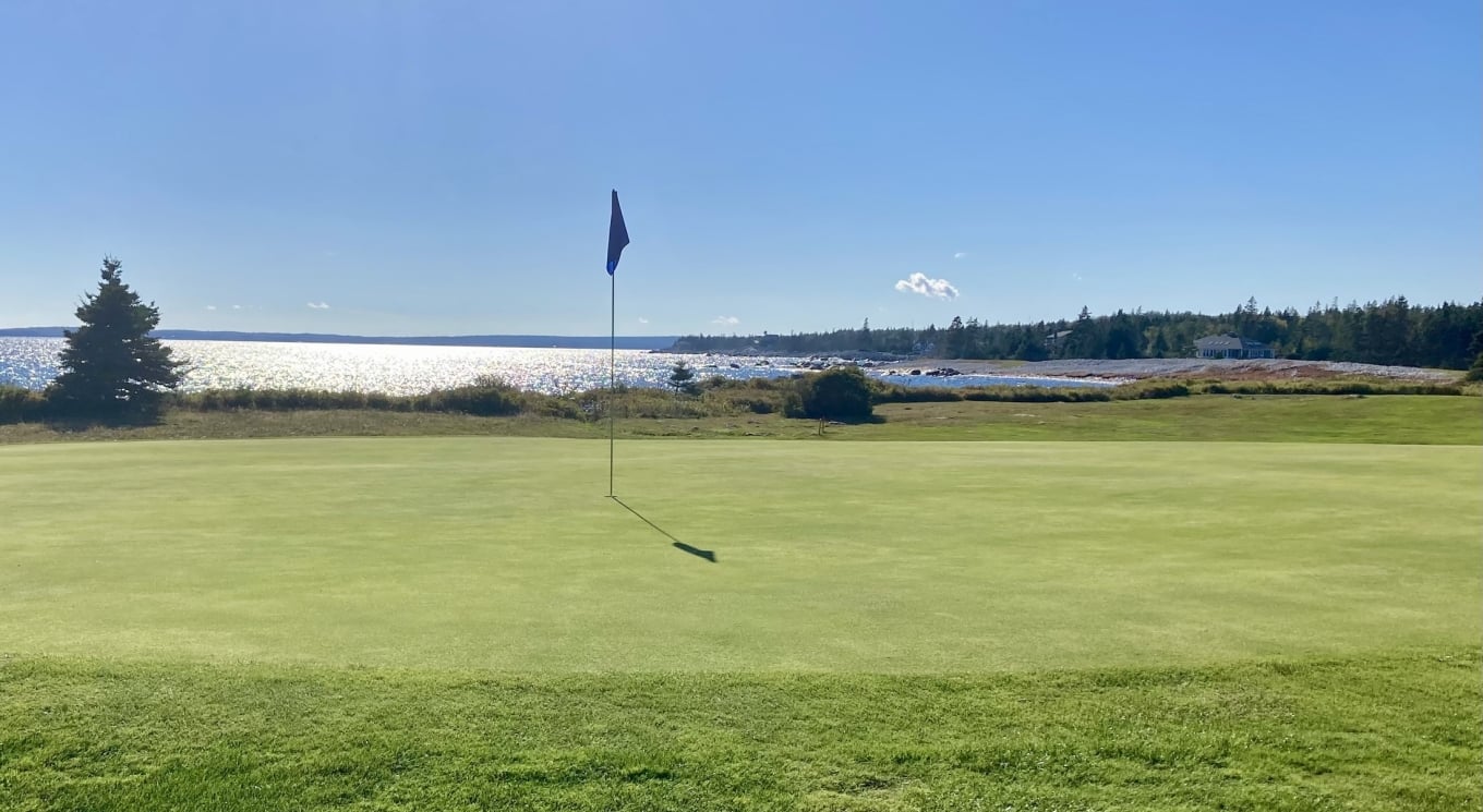 white-point-golf-flag